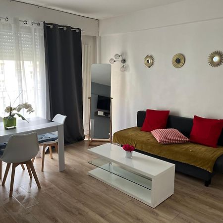 Bel appartement proche Tour Eiffel Paris Exterior foto